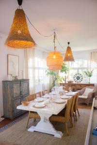 A restaurant or other place to eat at LUXURY STYLE VILLA AURORA Roche
