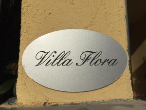 Certificato, attestato, insegna o altro documento esposto da Guesthouse Flora