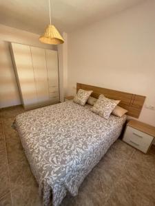 Ένα ή περισσότερα κρεβάτια σε δωμάτιο στο Apartament Garbí +15 φωτογραφίες