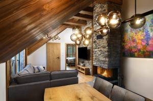 TV a/nebo společenská místnost v ubytování Chalet Oasis - Luxusná chata s výhľadom, pri Zuberci a Kvačianskej doline