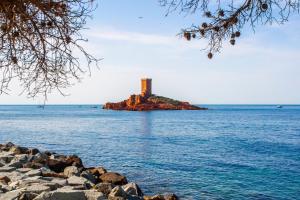 Gallery image of Mobile-home magnifique vue mer camping 4 etoiles in Saint-Raphaël +8 photos