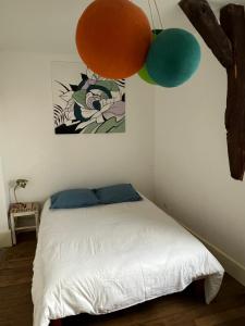 a bedroom with a bed and a balloon above it at Moulins centre - Appartement N*5 in Moulins +12 photos