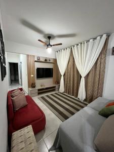 Televisyen dan/atau pusat hiburan di Apartamento Amplo e Belíssimo! - 3 quadras do mar!