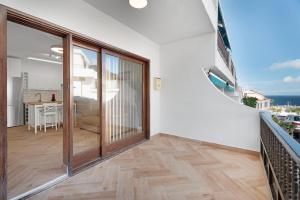 a room with a large glass door and a dining room at Apartamento Delfin Amarillo in Santiago del Teide