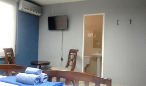 Televiisor ja/või meelelahutuskeskus majutusasutuses Panama Hat Hostel