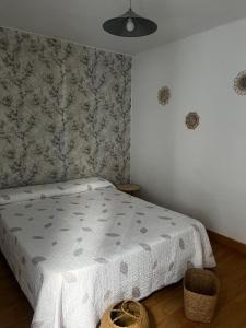 A bed or beds in a room at Piso centrico en Pravia, con 3 habitaciones sin ascensor Még 3 kép