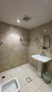 a bathroom with a sink and a toilet at برج الذهبية للشقق المخدومة in Taif