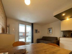 Photo de la galerie de l'établissement Appartement avec terrasse, à Les Deux Alpes