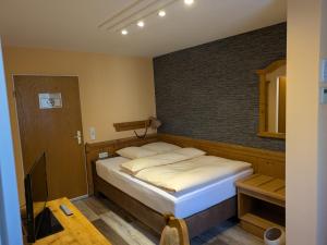Postel nebo postele na pokoji v ubytování Hotel Odenwaldblick