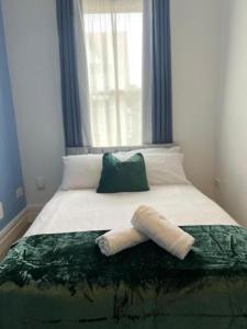 Postel nebo postele na pokoji v ubytování 2 Bed Flat - Sleeps 5 - Pets - Parking - Wifi