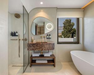 Isla Brown Corinthia Resort & Spa, Curio Collection by Hilton的一间浴室