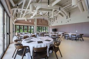 Isla Brown Corinthia Resort & Spa, Curio Collection by Hilton餐厅或其他用餐的地方