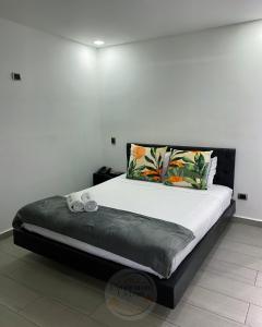 a bedroom with a large bed in a room at Hotel Panorama Urban Medellin in Medellín