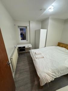 Postel nebo postele na pokoji v ubytování A cosy apartment