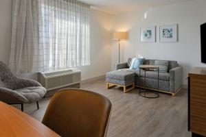 Zona de estar de TownePlace Suites by Marriott Ontario Airport