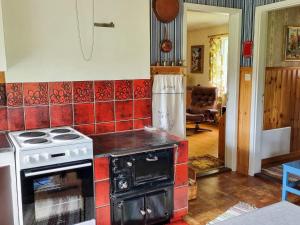 Kitchen o kitchenette sa 4 person holiday home in JÄRVSÖ-By Traum