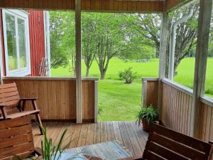 Garden sa labas ng 4 person holiday home in JÄRVSÖ-By Traum