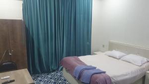 Postel nebo postele na pokoji v ubytování Ekm Hotel
