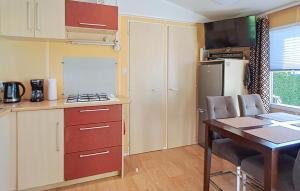 Gallery image of Awesome Stacaravan In Tzummarum in Tzummarum