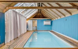 Kolam renang di atau dekat dengan Lovely Home In Fjerritslev With Sauna