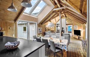 Dapur atau dapur kecil di Lovely Home In Fjerritslev With Sauna
