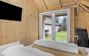 Katil atau katil-katil dalam bilik di Lovely Home In Fjerritslev With Sauna