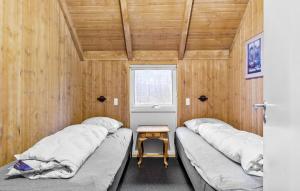 Katil atau katil-katil dalam bilik di Lovely Home In Fjerritslev With Sauna