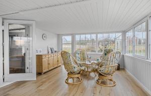 Galería fotográfica de Nice Home In Løgstrup With Wifi en Løgstrup