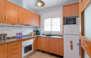 Η κουζίνα ή μικρή κουζίνα στο 4 Bedroom Stunning Home In Vidreres