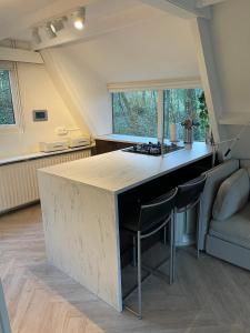 a kitchen with a island in the middle of a room at Vakantiewoning Sunclass Durbuy Ardennen huisnummer 68 in Durbuy