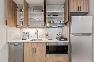 Cuina o zona de cuina de The Continental, powered by Placemakr - Downtown - Market Square
