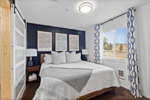 a bedroom with a bed with a blue accent wall at Library INN - Boutique Rooms - Free Breakfast - Hot Tub in Lava Hot Springs