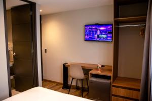 Uma televisão e/ou sistema de entretenimento em SkyHub