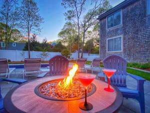 Gambar di galeri bagi Overlook Poolside Getaway With Seasonal Pool di Falmouth