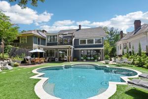 a house with a swimming pool in the yard at Midtown 6bed 5bath w pool and sauna in Atlanta
