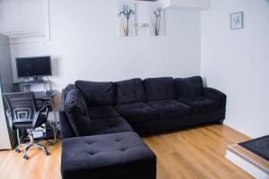 Χώρος καθιστικού στο Cozy relaxation haven 1 Bedroom basement