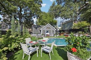 a yard with a table and chairs next to a pool at Midtown 6bed 5bath w pool and sauna in Atlanta