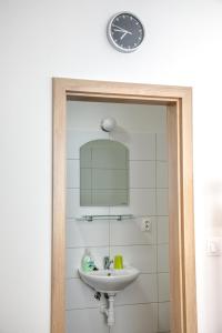 Ένα μπάνιο στο Apartmanovy dom - Grey House Topoľníky
