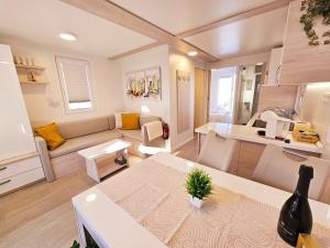 Posezení v ubytování Sea Diva - luxury boathouse + 27 fotografií
