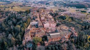 Pemandangan dari udara bagi La Franci, Terme e Francigena