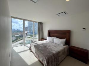 Ένα ή περισσότερα κρεβάτια σε δωμάτιο στο MAREA PUERTO CANCUN, lujo comodidad y una vista espectacular +20 φωτογραφίες