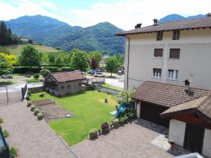 an aerial view of a house with a yard at casetta Vittorio in Mezzolago