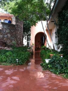 Κήπος έξω από το Lundeen Inn of the Arts