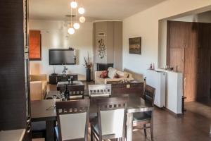 Dapur atau dapur kecil di House Veggera - private swimming pool