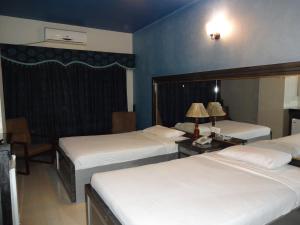 Ένα ή περισσότερα κρεβάτια σε δωμάτιο στο Hotel Sky Towers