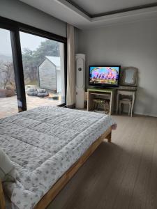 Postelja oz. postelje v sobi nastanitve 구례 아진이뜰 1층 전체, Gurye Ajini Garden entire first floor