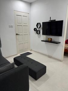 Μια τηλεόραση ή/και κέντρο ψυχαγωγίας στο Nilam Puri +13 φωτογραφίες