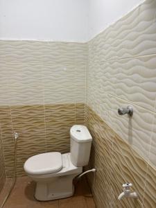 Ένα μπάνιο στο Nilam Puri