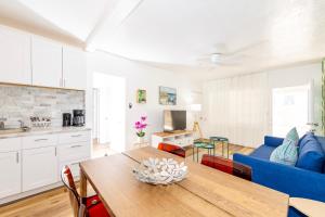 Η κουζίνα ή μικρή κουζίνα στο Tropic Isle Boutique Hotel
