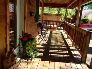 Balkón nebo terasa v ubytování Susitna River Lodging, Suites